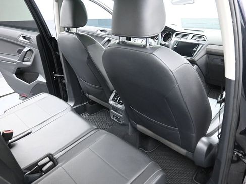 Used 2020 Volkswagen Tiguan SE w/ Panoramic Sunroof Package FWD image 12