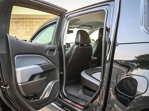 Used 2020 Chevrolet Colorado Z71 AWD/4WD image 12