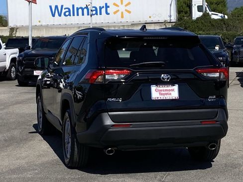 Used 2025 Toyota RAV4 XLE image 41