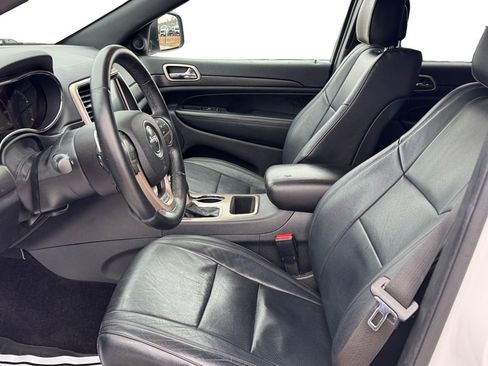 Used 2017 Jeep Grand Cherokee Laredo w/ Quick Order Package 2BE image 11