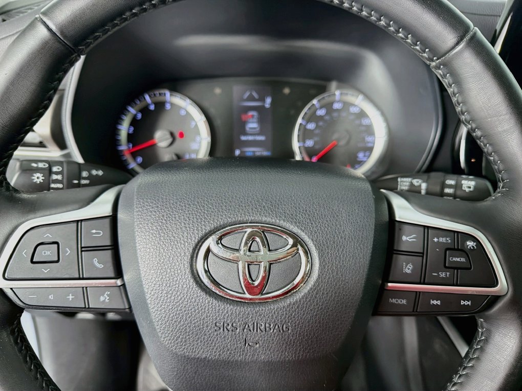 Used 2022 Toyota Highlander LE FWD image 16
