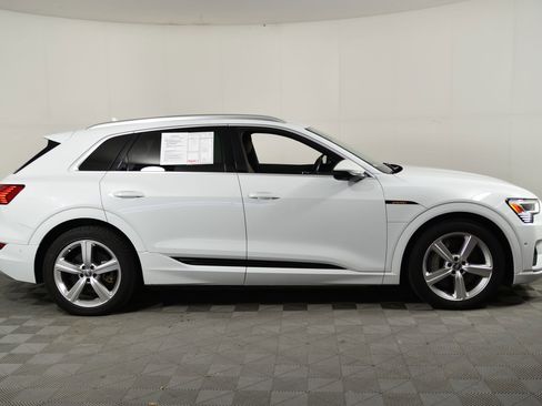 Used 2019 Audi e-tron Premium Plus image 7