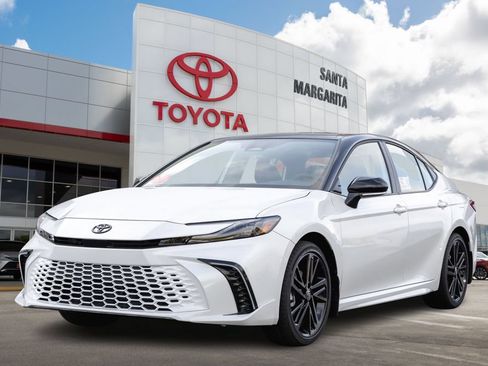 New 2026 Toyota Camry Hybrid FWD image 1
