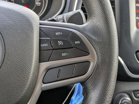 Used 2020 Jeep Cherokee Latitude image 28