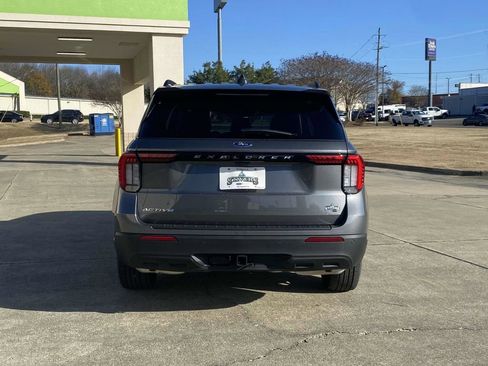 Used 2025 Ford Explorer Active RWD image 4