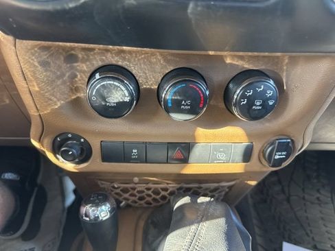 Used 2015 Jeep Wrangler Unlimited Sahara AWD/4WD image 18