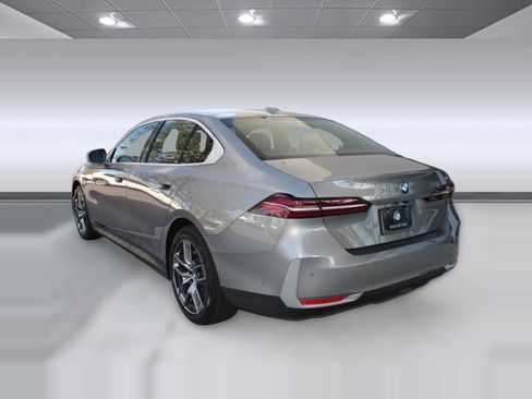 Used 2026 BMW 530i w/ Premium Package RWD image 3