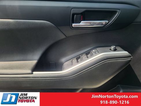Used 2020 Toyota Highlander XLE AWD/4WD image 23