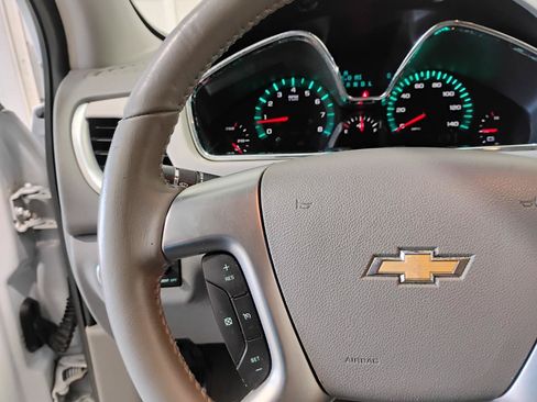 Used 2017 Chevrolet Traverse LT FWD image 47