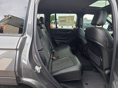 New 2025 Jeep Grand Cherokee Altitude image 28