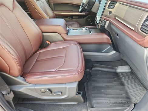 Used 2024 Ford Expedition Limited image 29