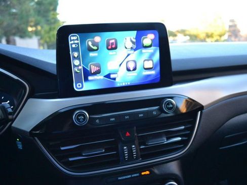 Used 2021 Ford Escape SE image 21