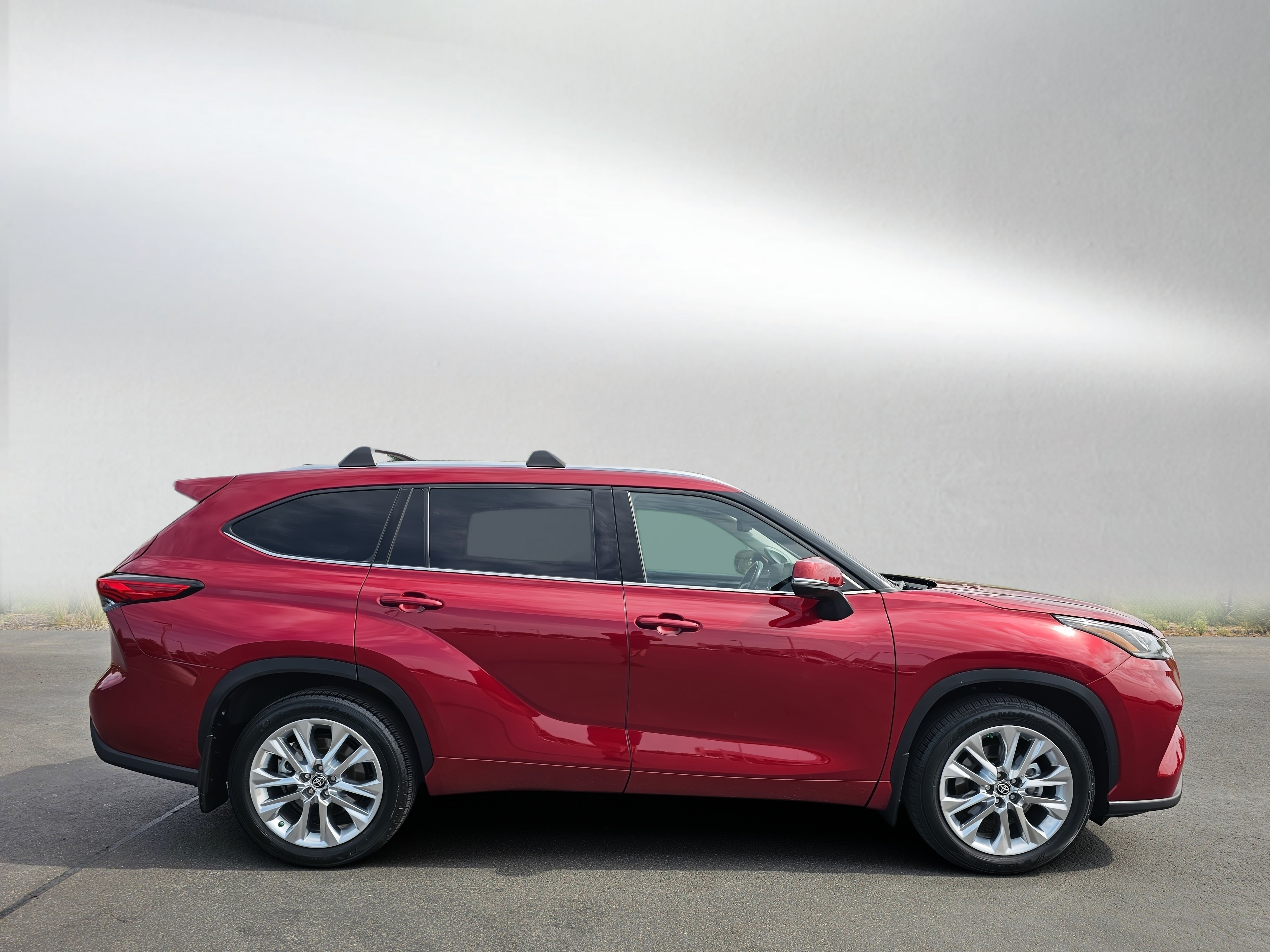 Certified 2021 Toyota Highlander Limited AWD/4WD image 5