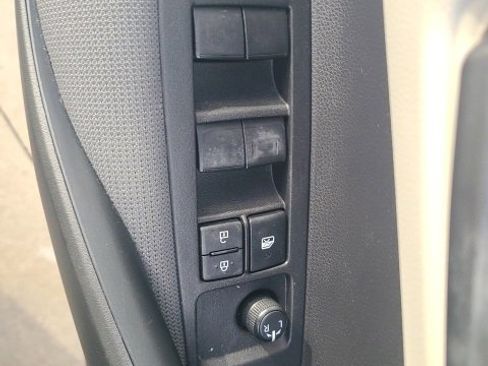 Used 2022 Toyota Corolla LE image 18