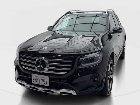 Used 2025 Mercedes-Benz GLB 250 4MATIC image 4
