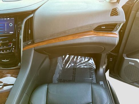 Used 2017 Cadillac Escalade Luxury image 19