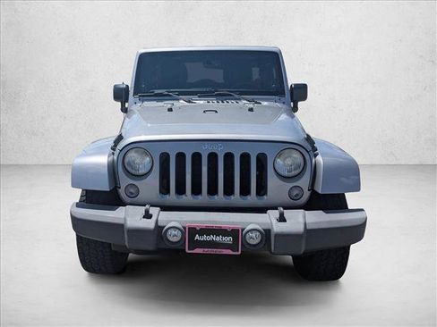 Used 2014 Jeep Wrangler Unlimited Sahara w/ Connectivity Group AWD/4WD image 2