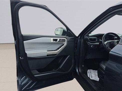 Used 2022 Ford Explorer XLT w/ Equipment Group 202A image 12