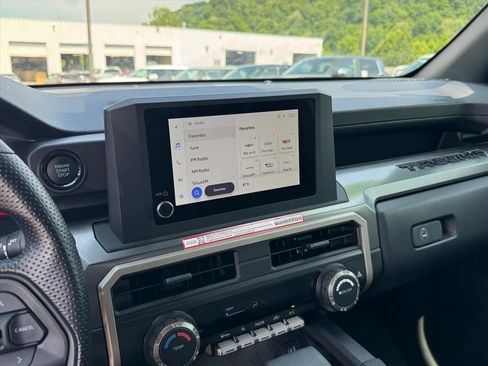 Used 2025 Toyota Tacoma SR5 AWD/4WD image 26
