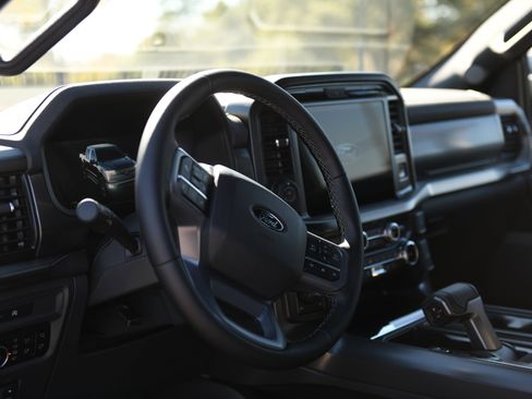 New 2025 Ford F150 Lariat w/ Equipment Group 501A Mid image 9