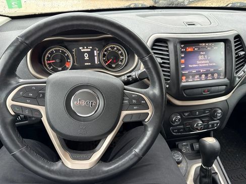Used 2014 Jeep Cherokee Latitude w/ Comfort/Convenience Group AWD/4WD image 18