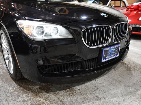 Used 2013 BMW 750i xDrive image 3