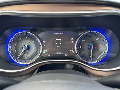 Used 2017 Chrysler Pacifica Touring-L Plus w/ Advanced Safetytec Group image 25