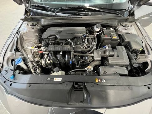 Used 2024 Hyundai Elantra SEL FWD image 27