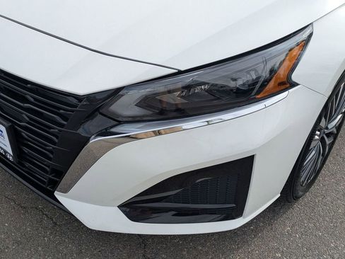 Used 2025 Nissan Altima 2.5 SV FWD image 9