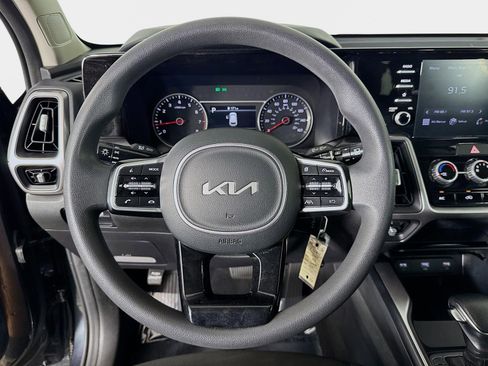 Certified 2022 Kia Sorento LX image 12