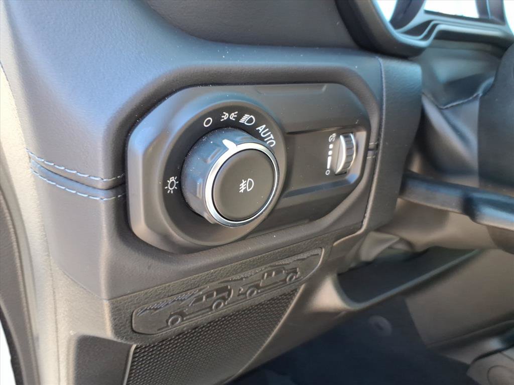 Used 2025 Jeep Wrangler Unlimited Sahara AWD/4WD image 22