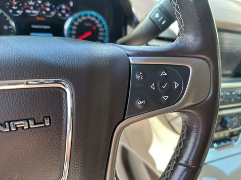 Used 2020 GMC Yukon Denali w/ Denali Ultimate Package AWD/4WD image 18