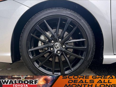 Used 2021 Toyota Camry XSE image 11