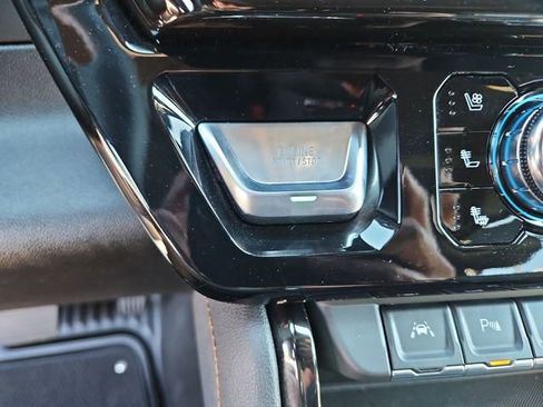 Used 2025 GMC Sierra 1500 AT4 image 17