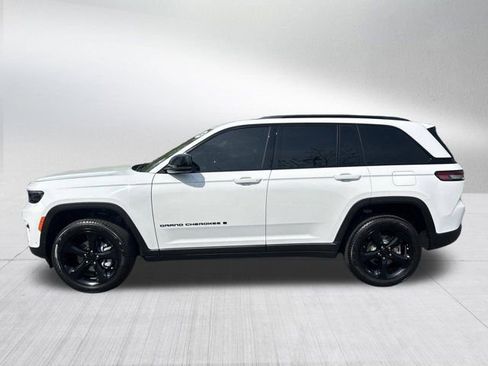 Certified 2025 Jeep Grand Cherokee Limited w/ Luxury Tech Group II image 9
