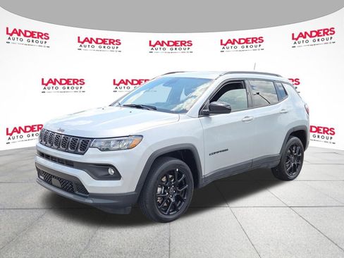 Used 2026 Jeep Compass Latitude AWD/4WD image 7