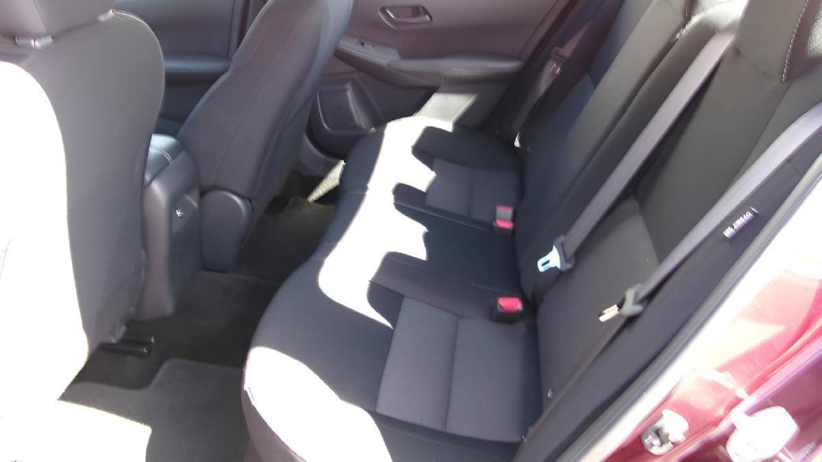 Used 2024 Nissan Sentra SV FWD image 9