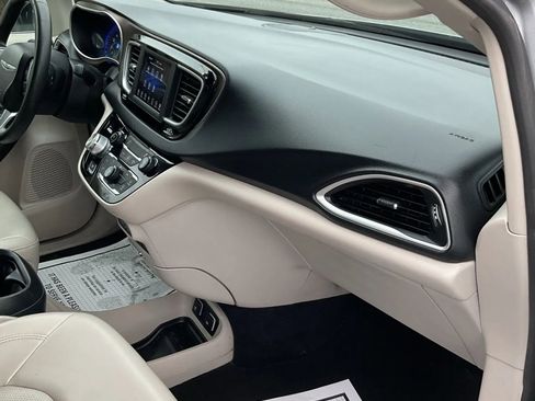 Used 2021 Chrysler Voyager Lxi image 30