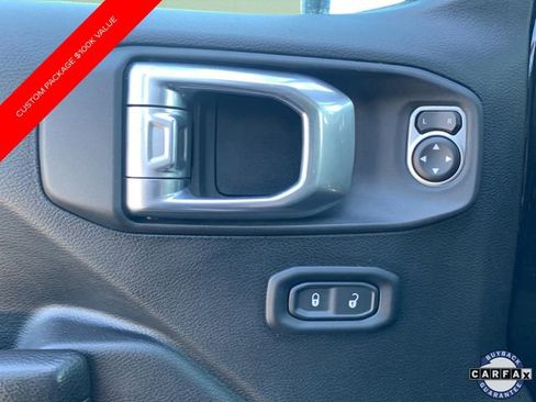 Certified 2022 Jeep Gladiator Willys image 21