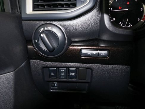 Used 2019 Nissan Titan SV w/ SV Convenience Package image 22