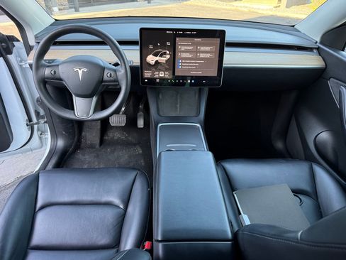 Used 2022 Tesla Model Y Long Range image 10