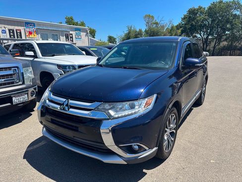 Used 2017 Mitsubishi Outlander SE AWD/4WD image 5