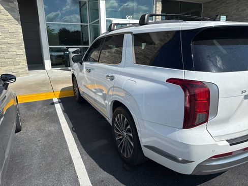 Used 2024 Hyundai Palisade Calligraphy FWD image 5