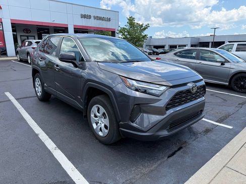 Used 2024 Toyota RAV4 LE AWD/4WD image 3