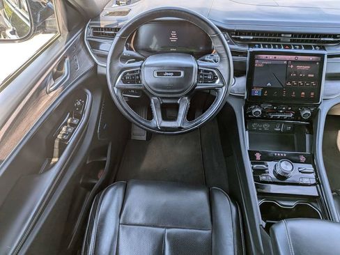 Used 2022 Jeep Grand Cherokee Overland w/ Advanced Protech Group III image 18