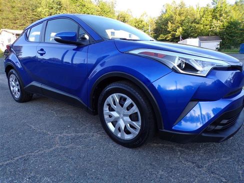 Used 2019 Toyota C-HR LE FWD image 4