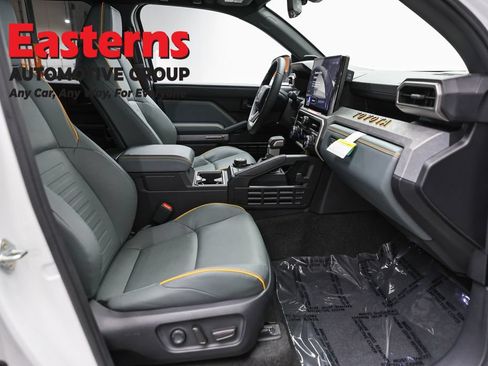 Used 2025 Toyota 4Runner Trailhunter AWD/4WD image 26