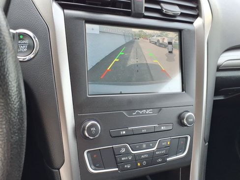 Used 2020 Ford Fusion SE FWD image 23