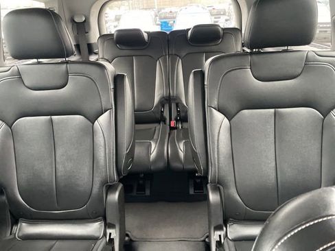 Used 2023 Jeep Grand Cherokee L Limited w/ Black Appearance Package image 7