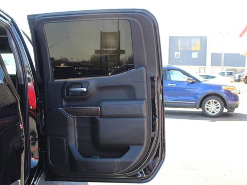 Used 2020 Chevrolet Silverado 1500 LT Trail Boss w/ Midnight Edition image 11